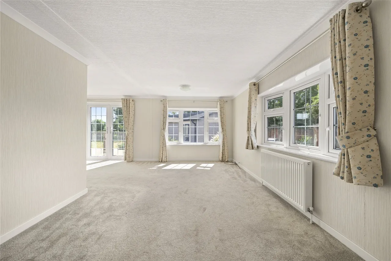 Chertsey Lane, Staines-upon-Thames, Surrey, TW18, photo 8