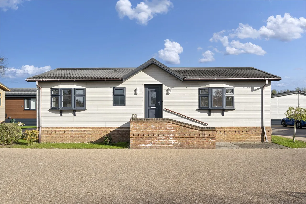 Chertsey Lane, Staines-upon-Thames, Surrey, TW18, photo 9