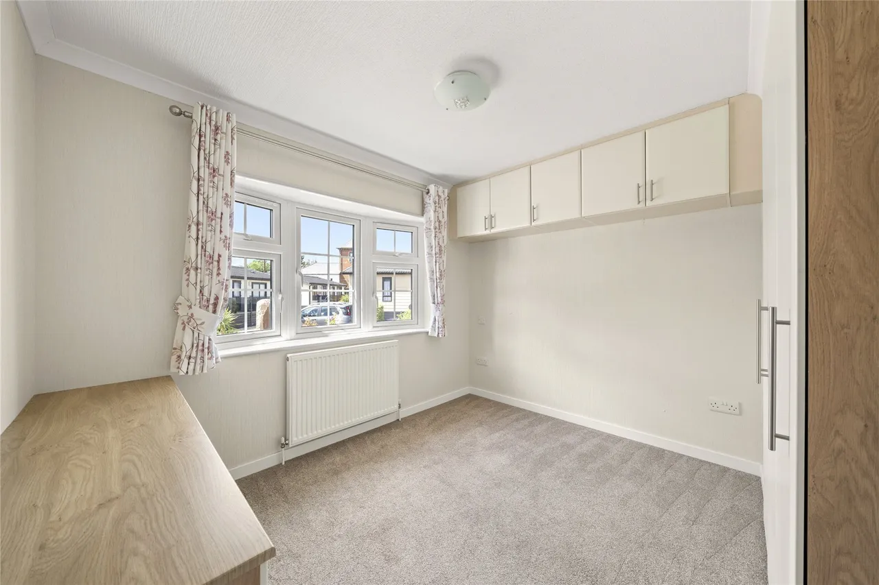 Chertsey Lane, Staines-upon-Thames, Surrey, TW18, photo 5