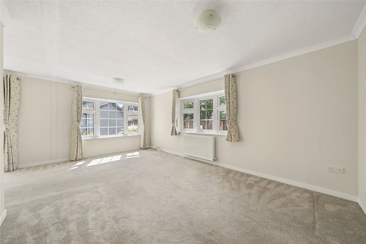 Chertsey Lane, Staines-upon-Thames, Surrey, TW18, photo 3