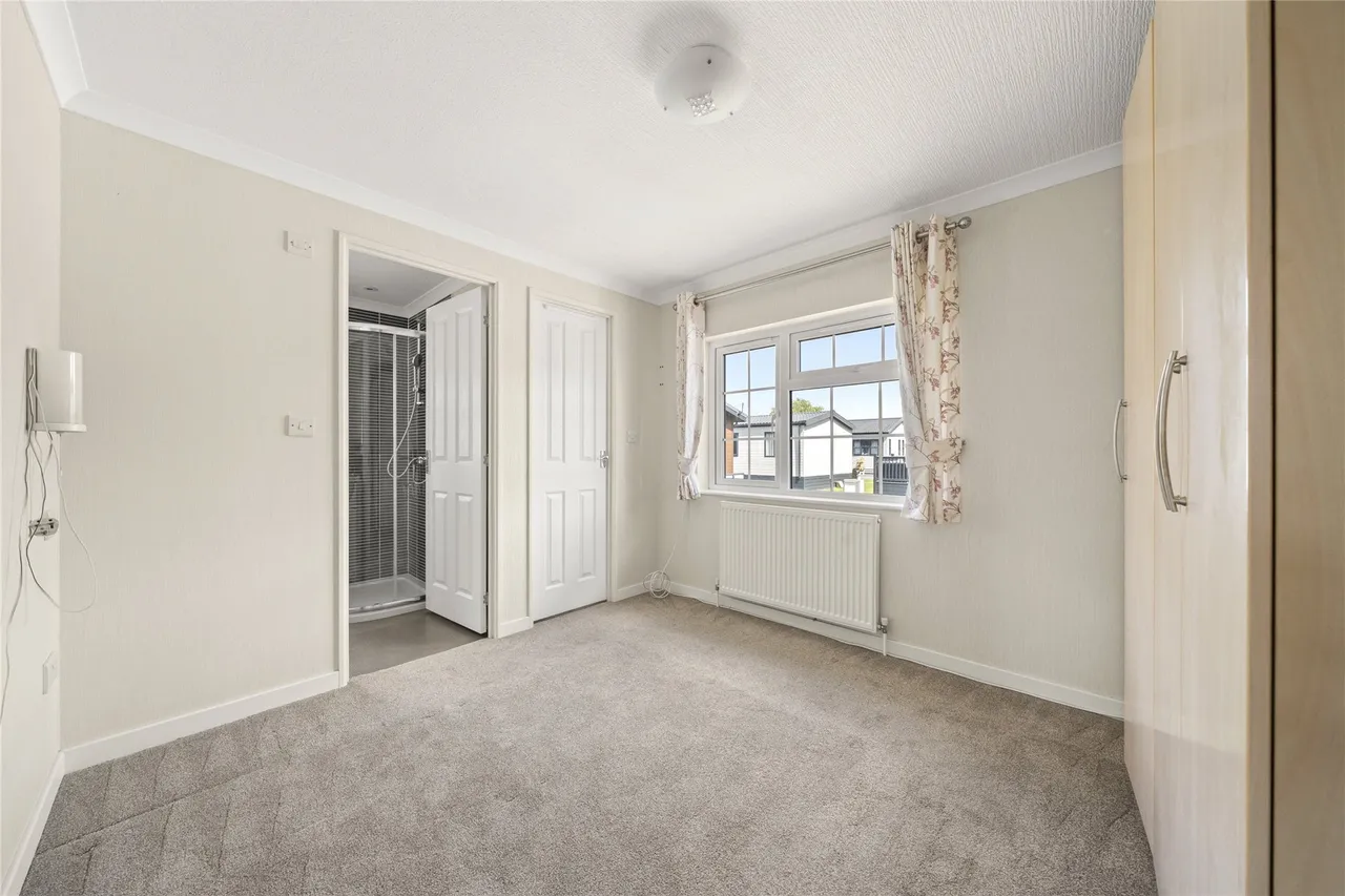 Chertsey Lane, Staines-upon-Thames, Surrey, TW18, photo 6