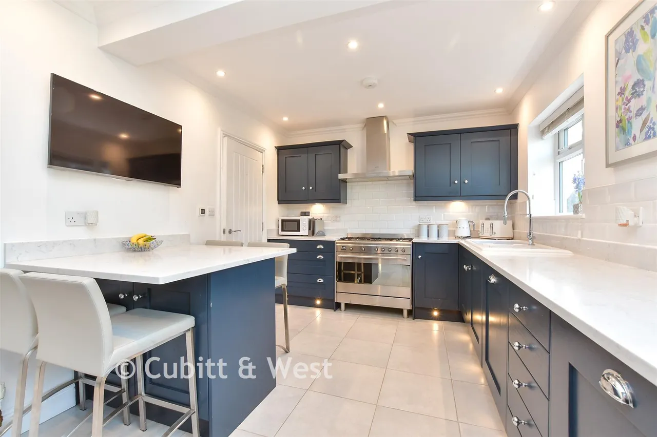 Tattenham Grove, Epsom, KT18, photo 3