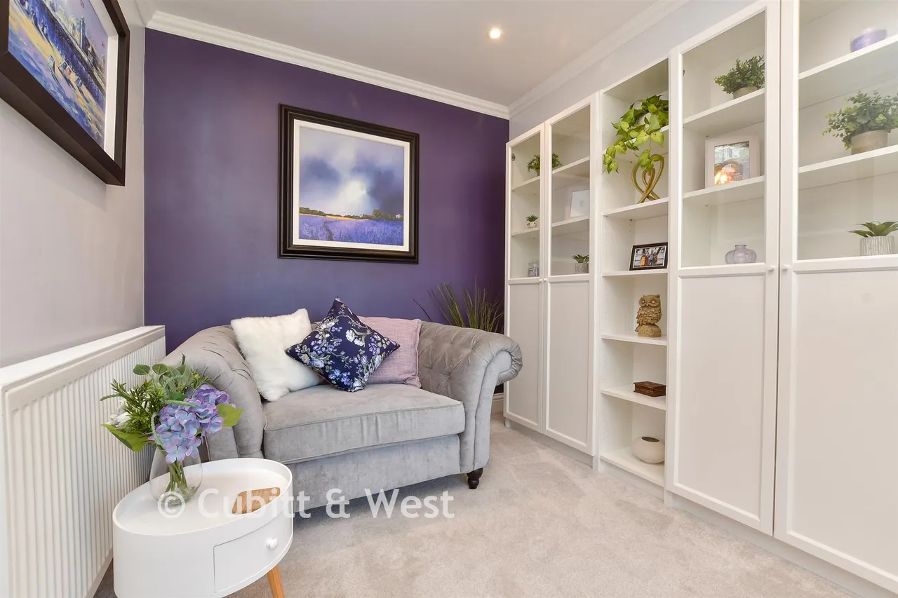 Tattenham Grove, Epsom, KT18, photo 13