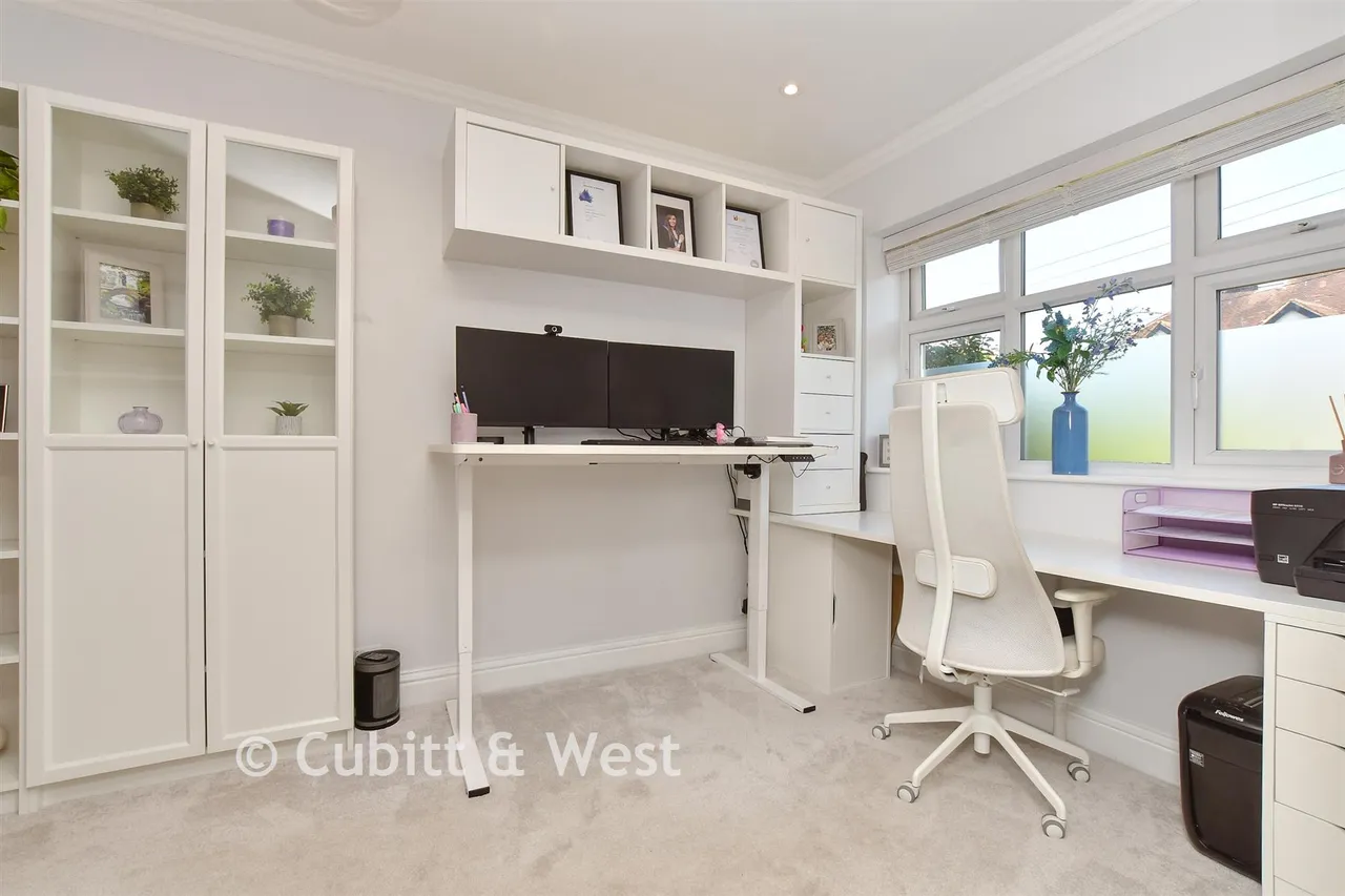 Tattenham Grove, Epsom, KT18, photo 14