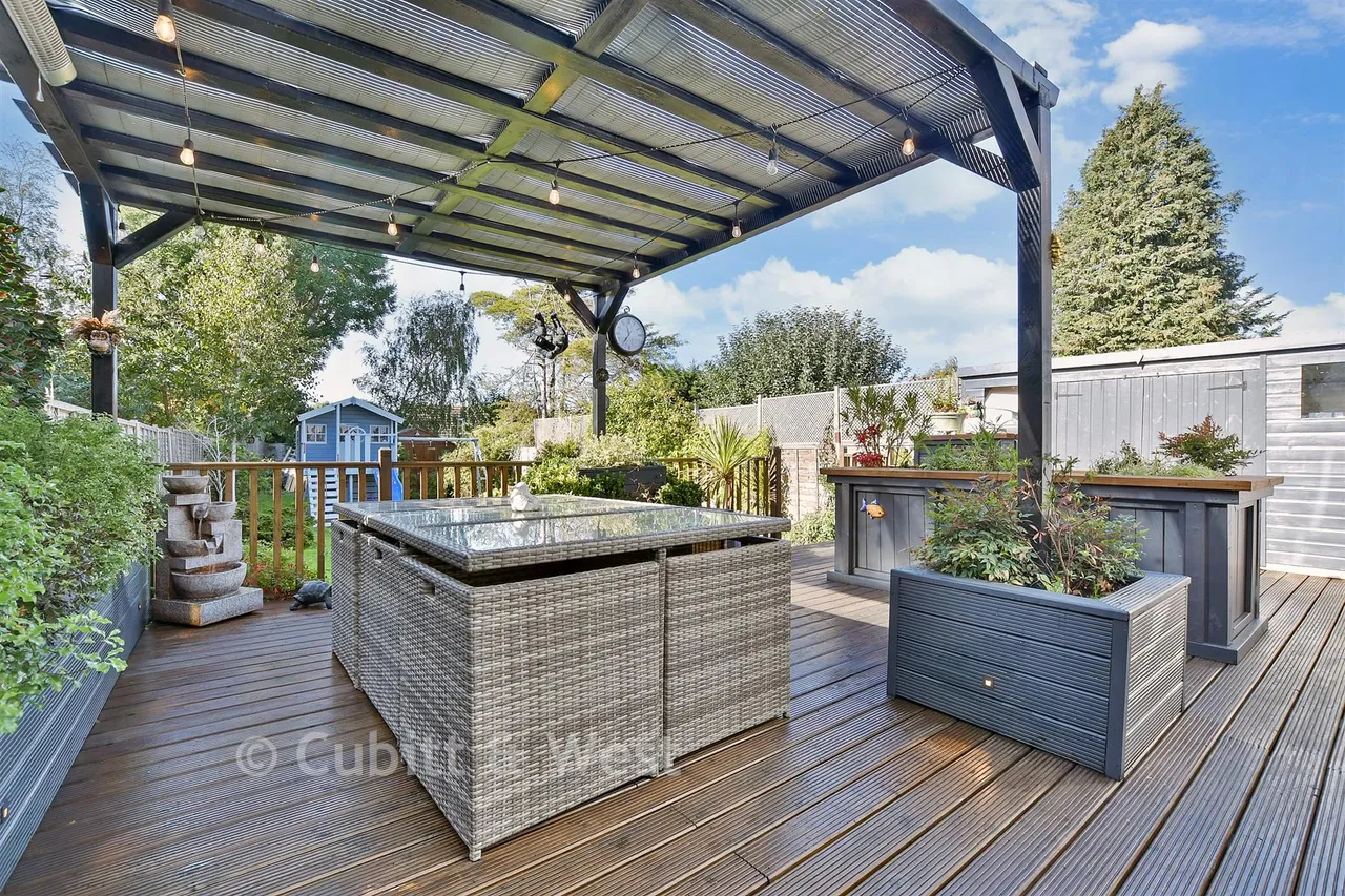 Tattenham Grove, Epsom, KT18, photo 22