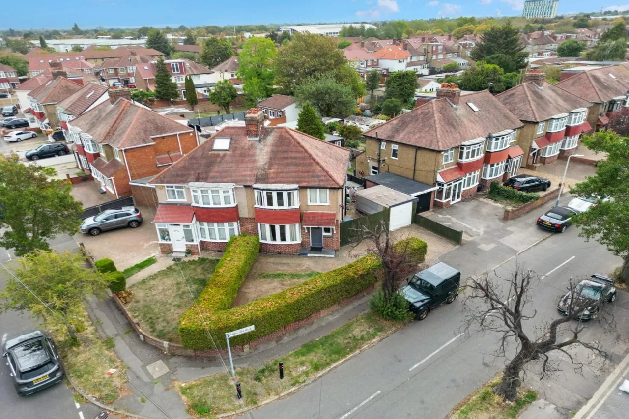 3 bed house for sale, Hamilton Road, Hayes, UB3
