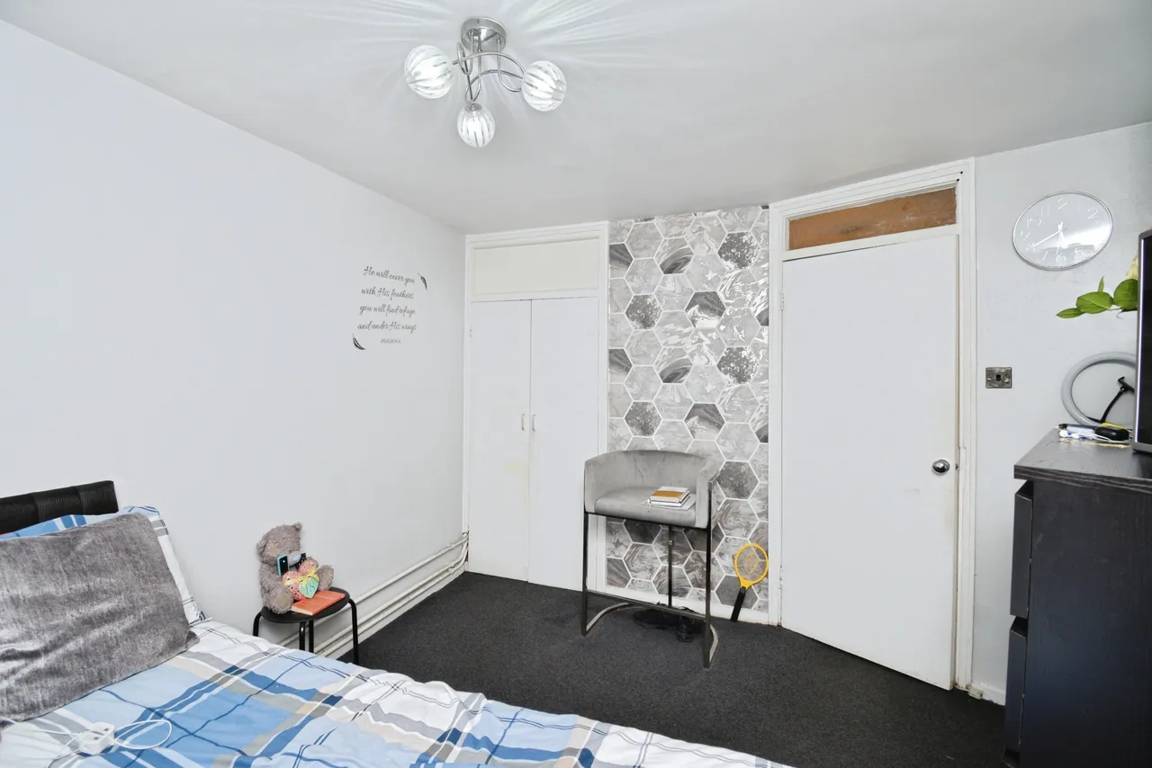 Boundary Road, London, E13, photo 18