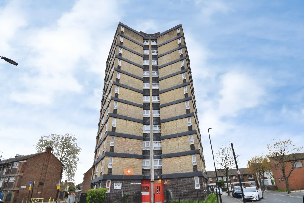 2 bed flat for sale, Boundary Road, London, E13