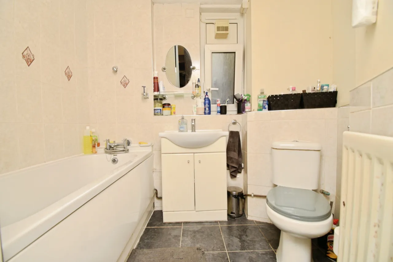Boundary Road, London, E13, photo 12