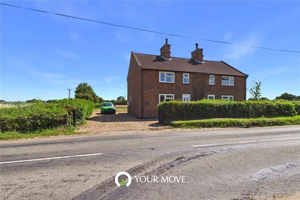 2 bed house to rent, Hempnall Road, Woodton, NR35