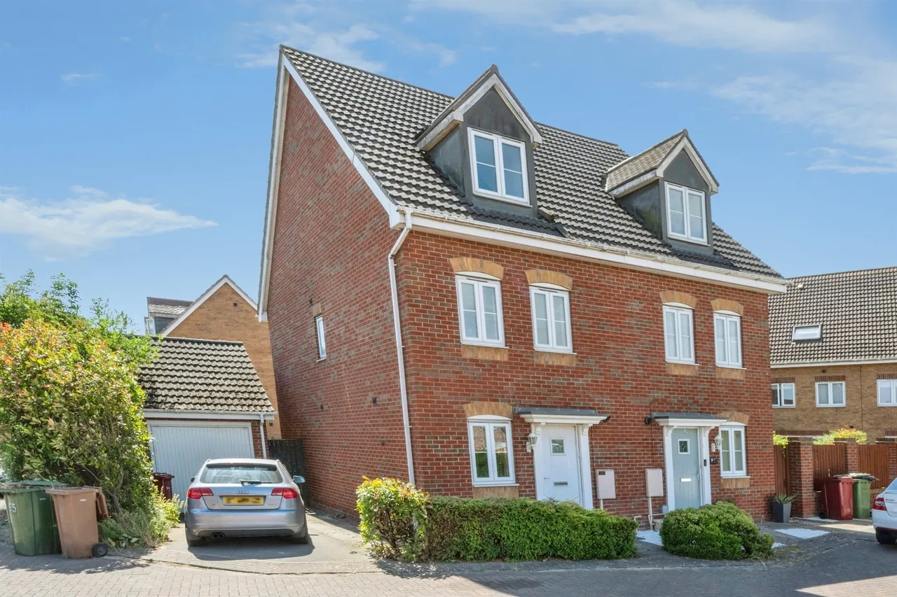 3 bed house for sale — Kingfisher Way, Scunthorpe