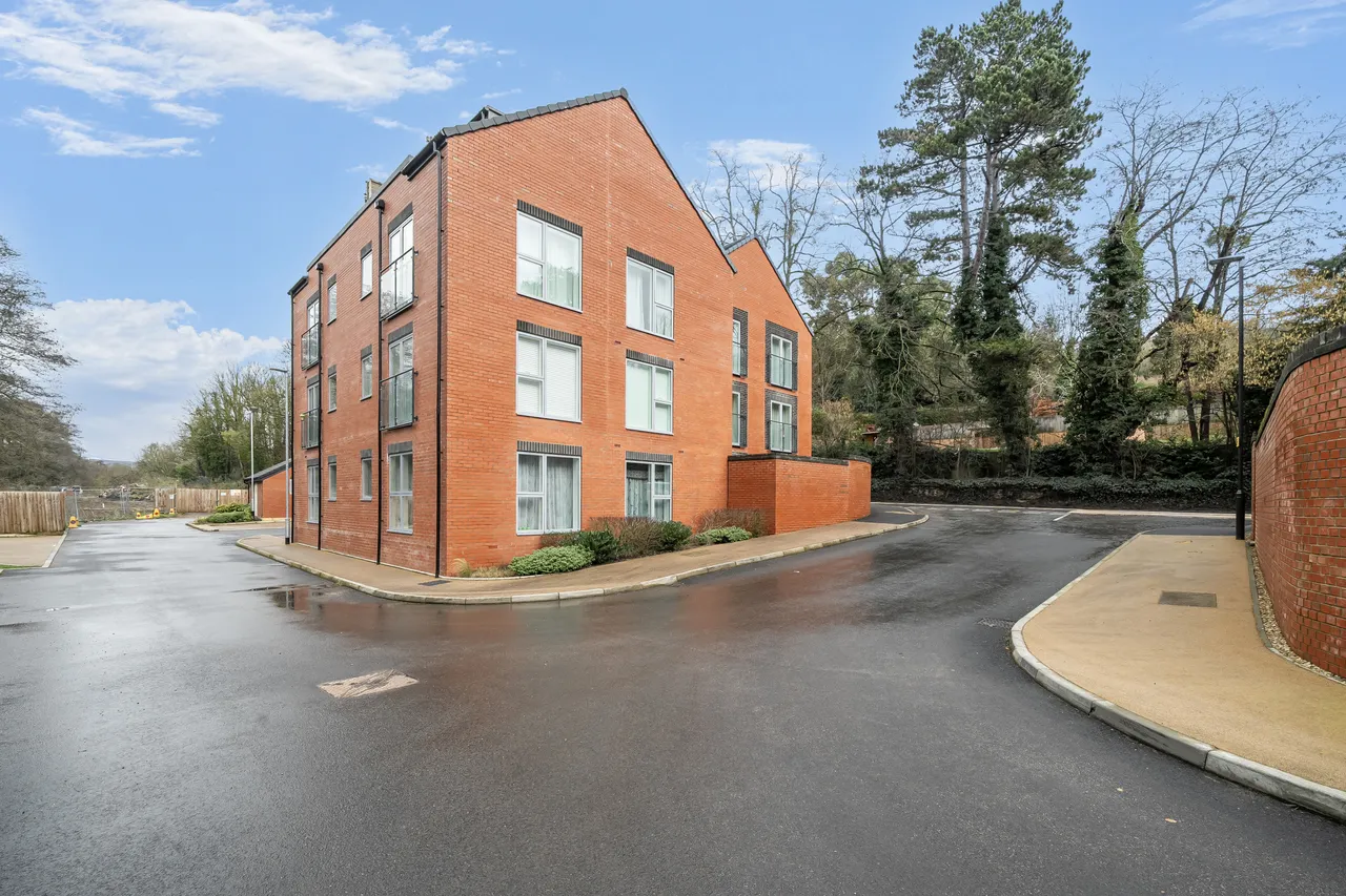 2 bed flat for sale — Bath Road, Woodchester, GL5