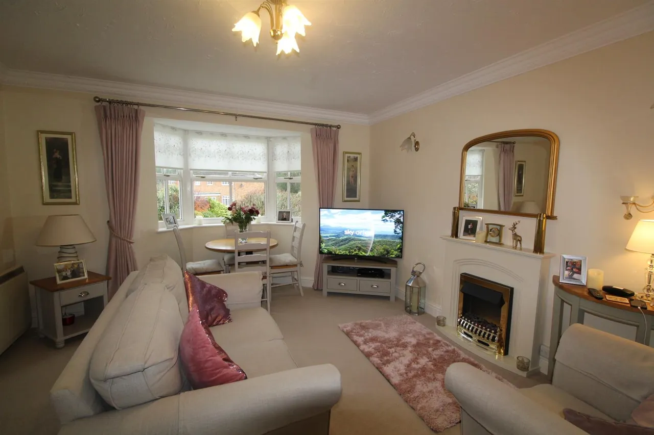 The Lodge, St. Judes Close, Englefield Green, Surrey, TW20 0DN, photo 7