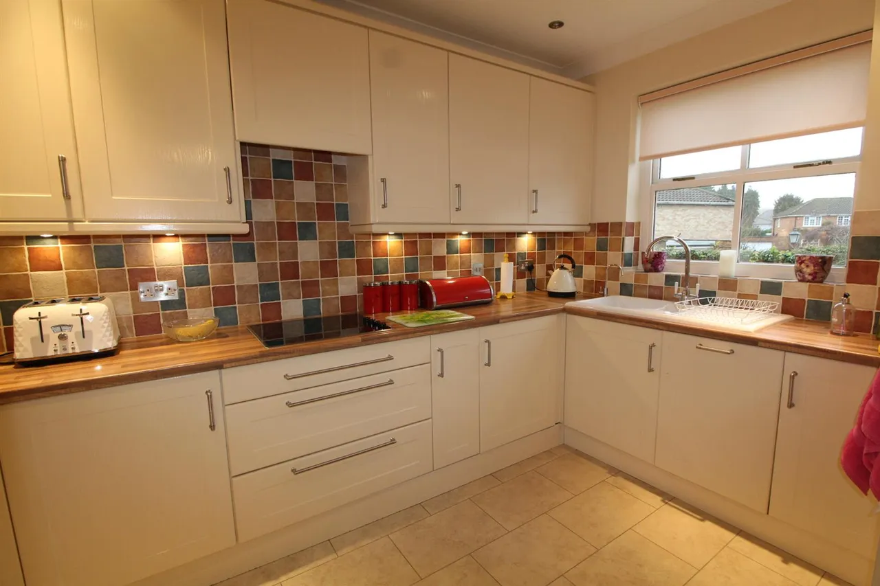 The Lodge, St. Judes Close, Englefield Green, Surrey, TW20 0DN, photo 5