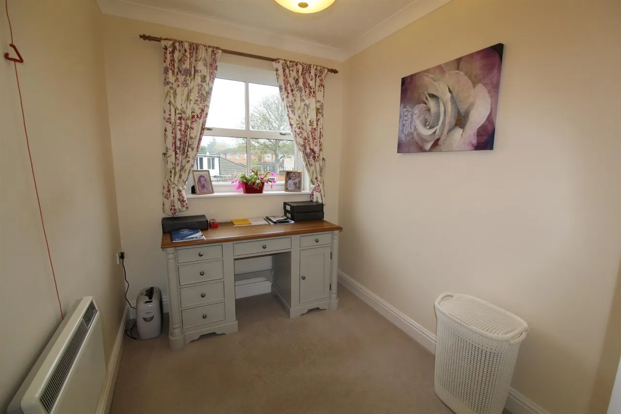 The Lodge, St. Judes Close, Englefield Green, Surrey, TW20 0DN, photo 9