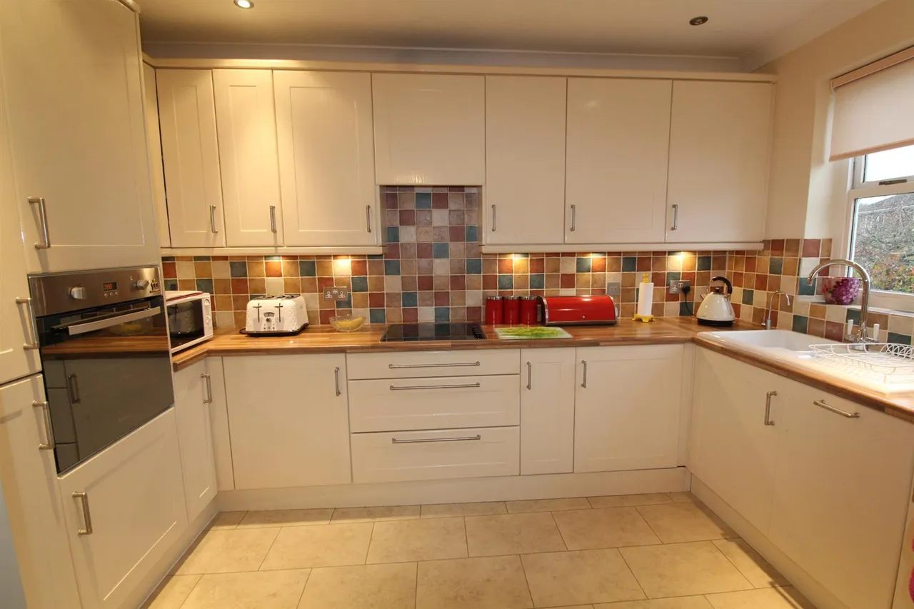 The Lodge, St. Judes Close, Englefield Green, Surrey, TW20 0DN, photo 4
