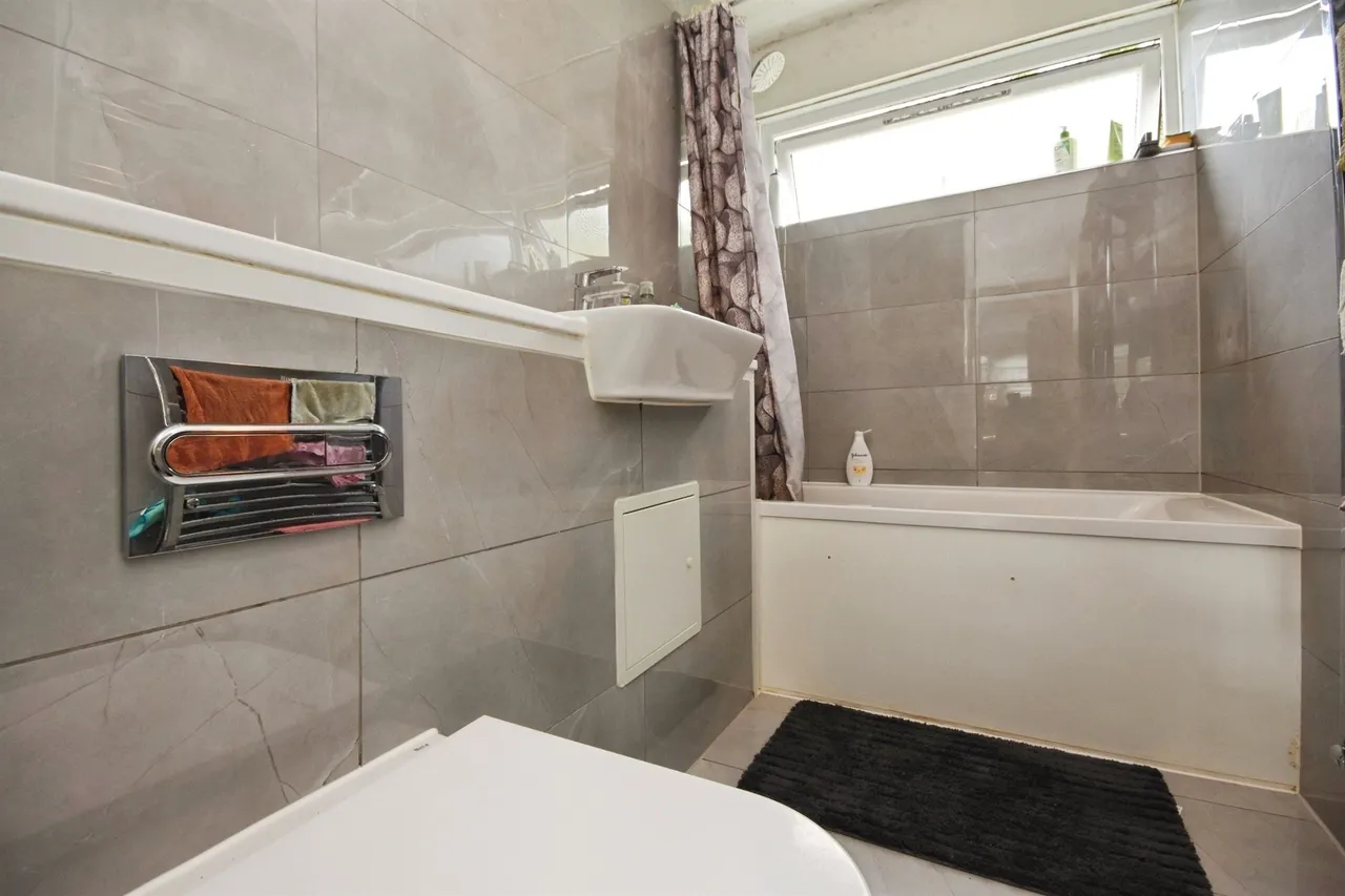 Cameron Close, Warley, Brentwood, photo 10