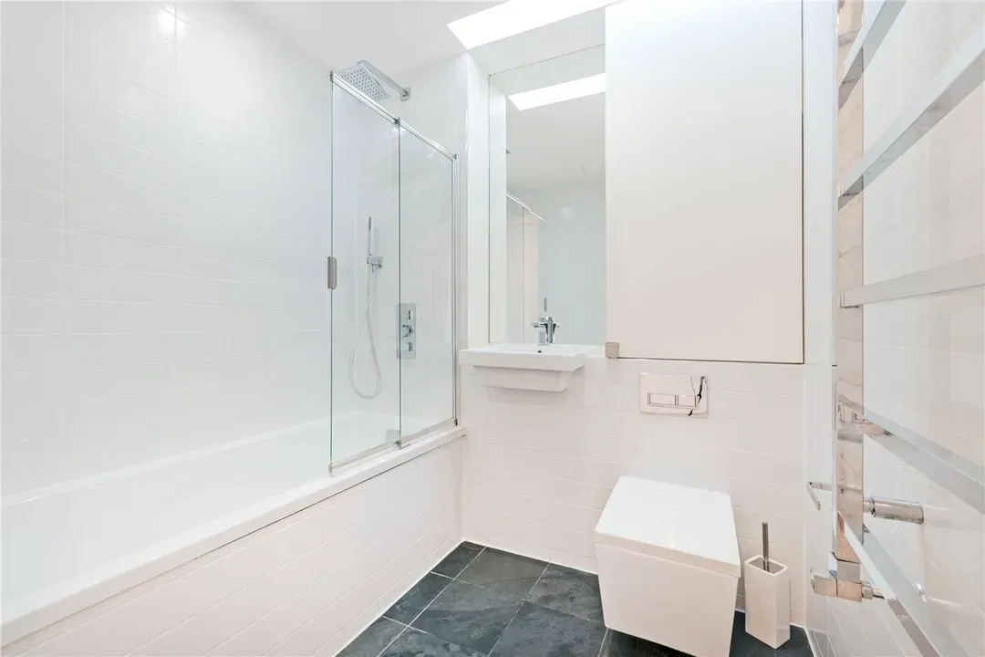 Plumbers Row, Whitechapel, London, E1, photo 5