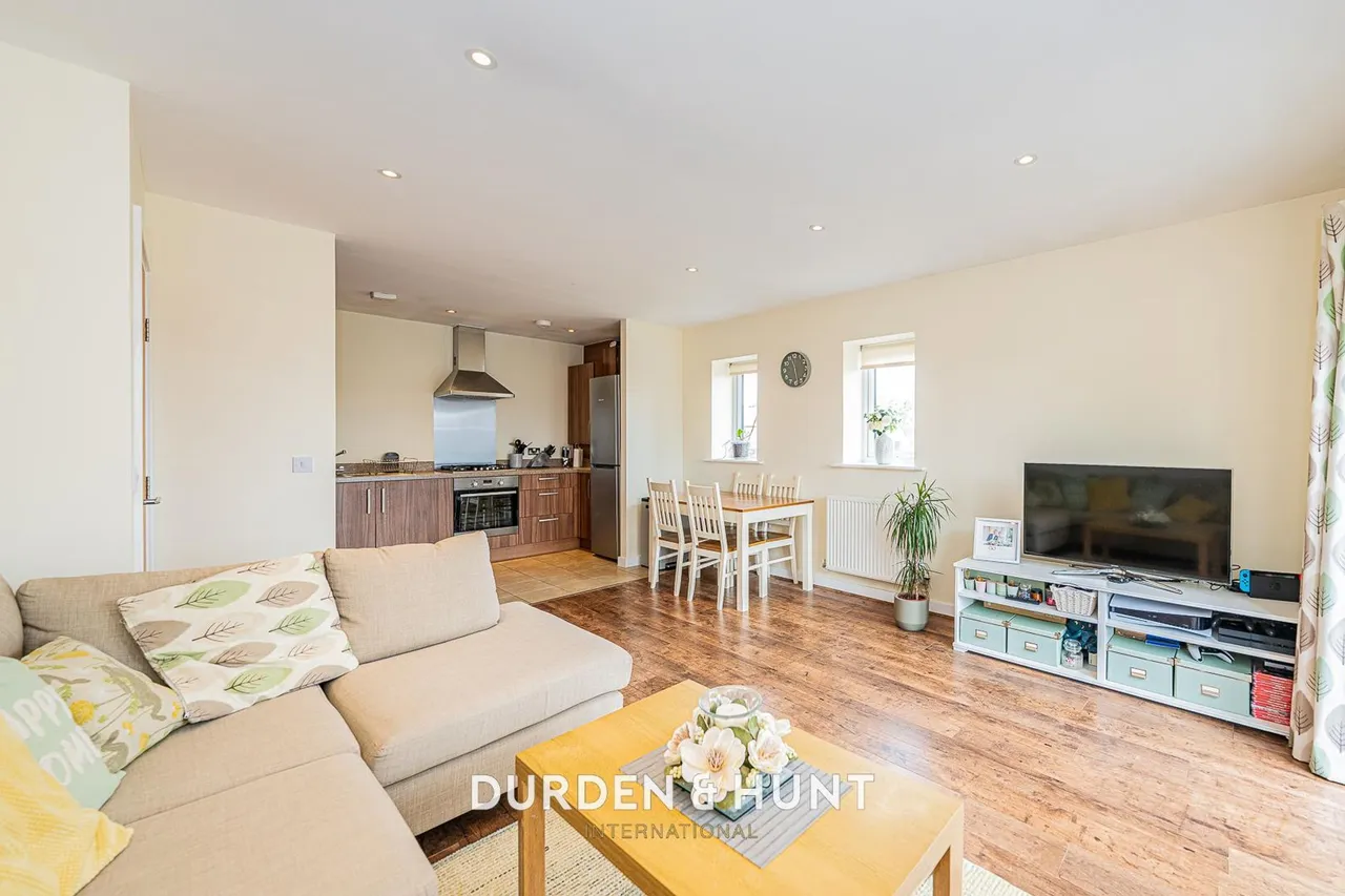 2 bed flat for sale, Dunningford Close, Hornchurch, RM12