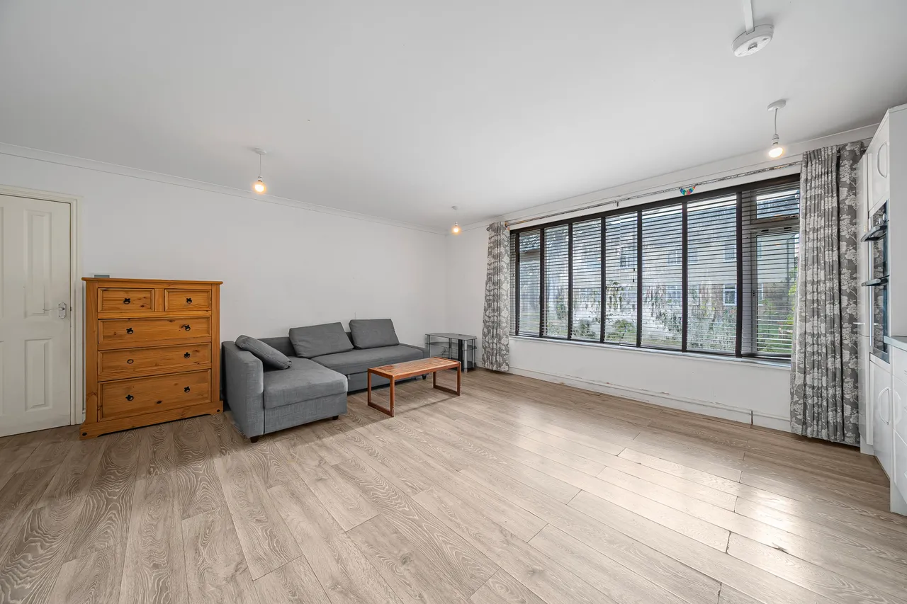 Frenchaye, Addlestone, KT15, photo 2