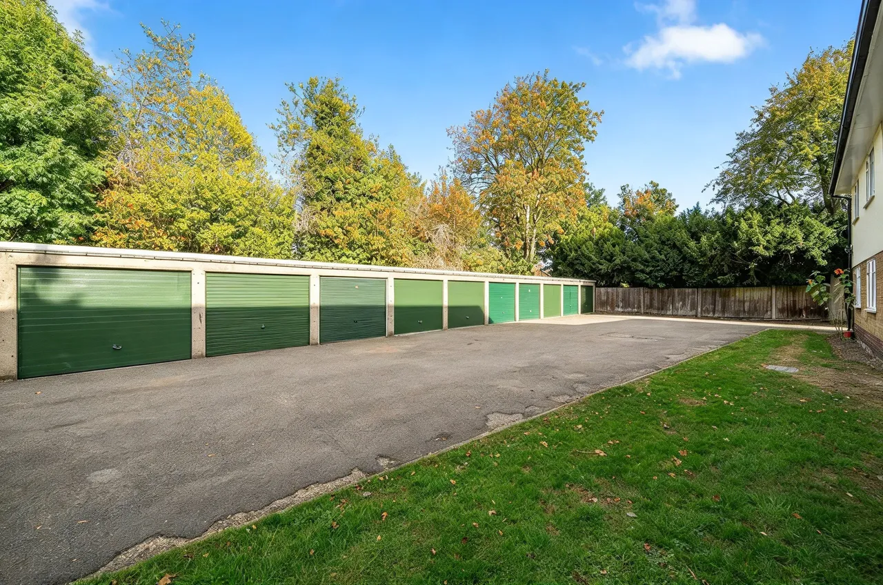 Frenchaye, Addlestone, KT15, photo 18