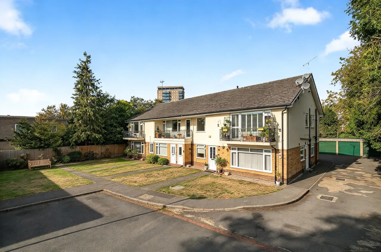 Frenchaye, Addlestone, KT15, photo 17