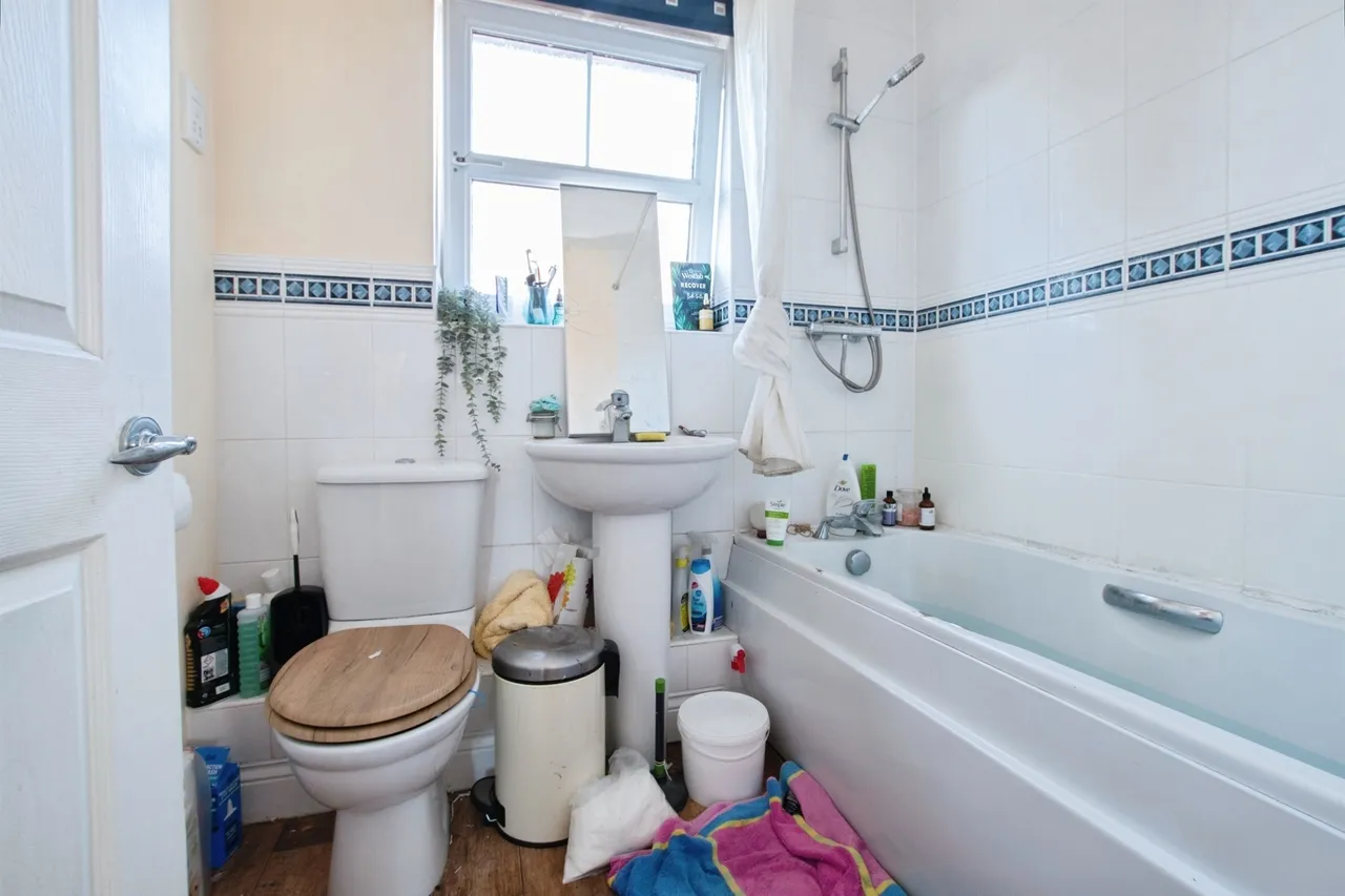 Cobham Road, Blandford Forum, DT11, photo 7