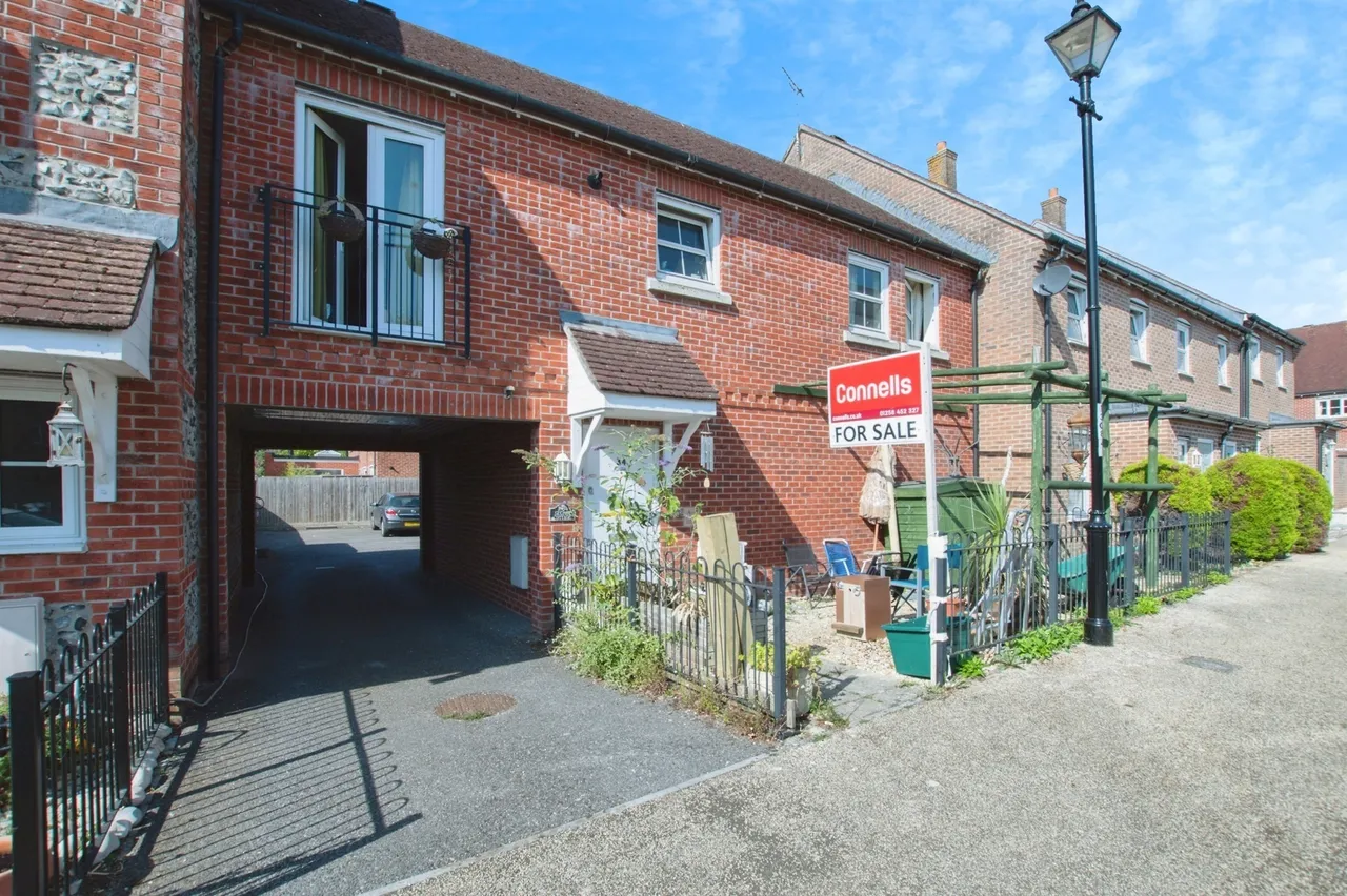 Cobham Road, Blandford Forum, DT11, photo 6