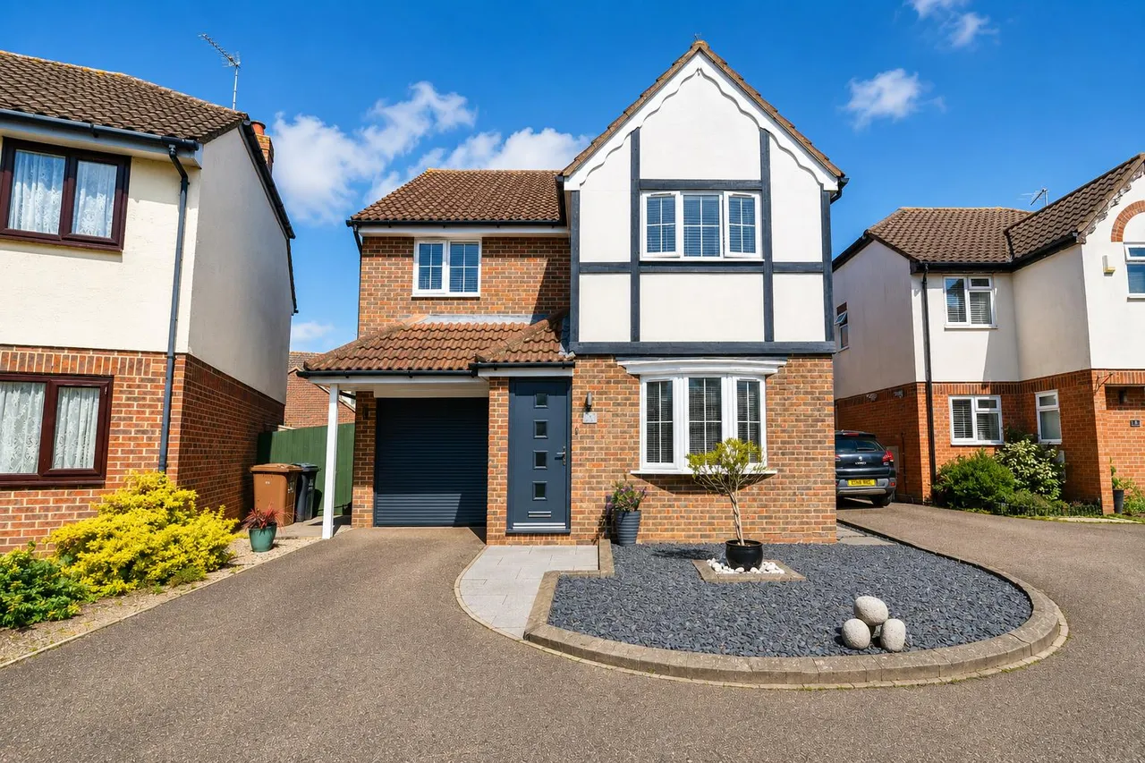 4 bed house for sale — Hayfield, Stevenage, Herts, SG2 7JP