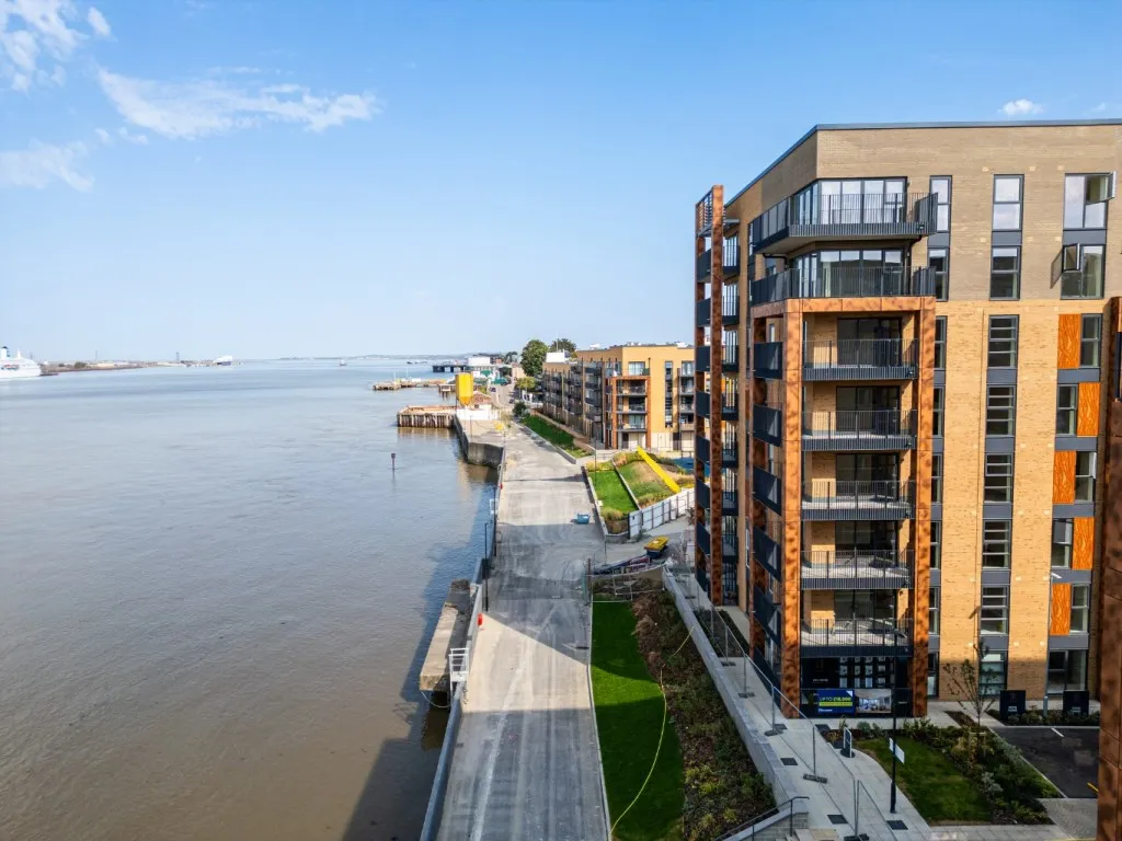 2 bed flat to rent, Henley Approach, Northfleet, DA11