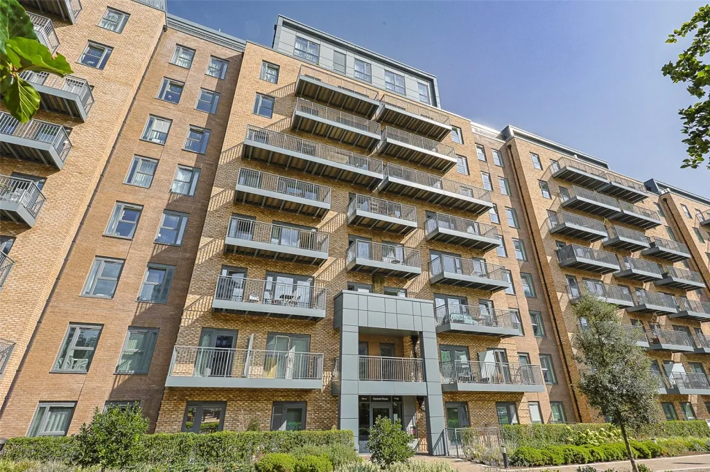 3 bed flat for sale, Beaufort Square, Beaufort Park, NW9