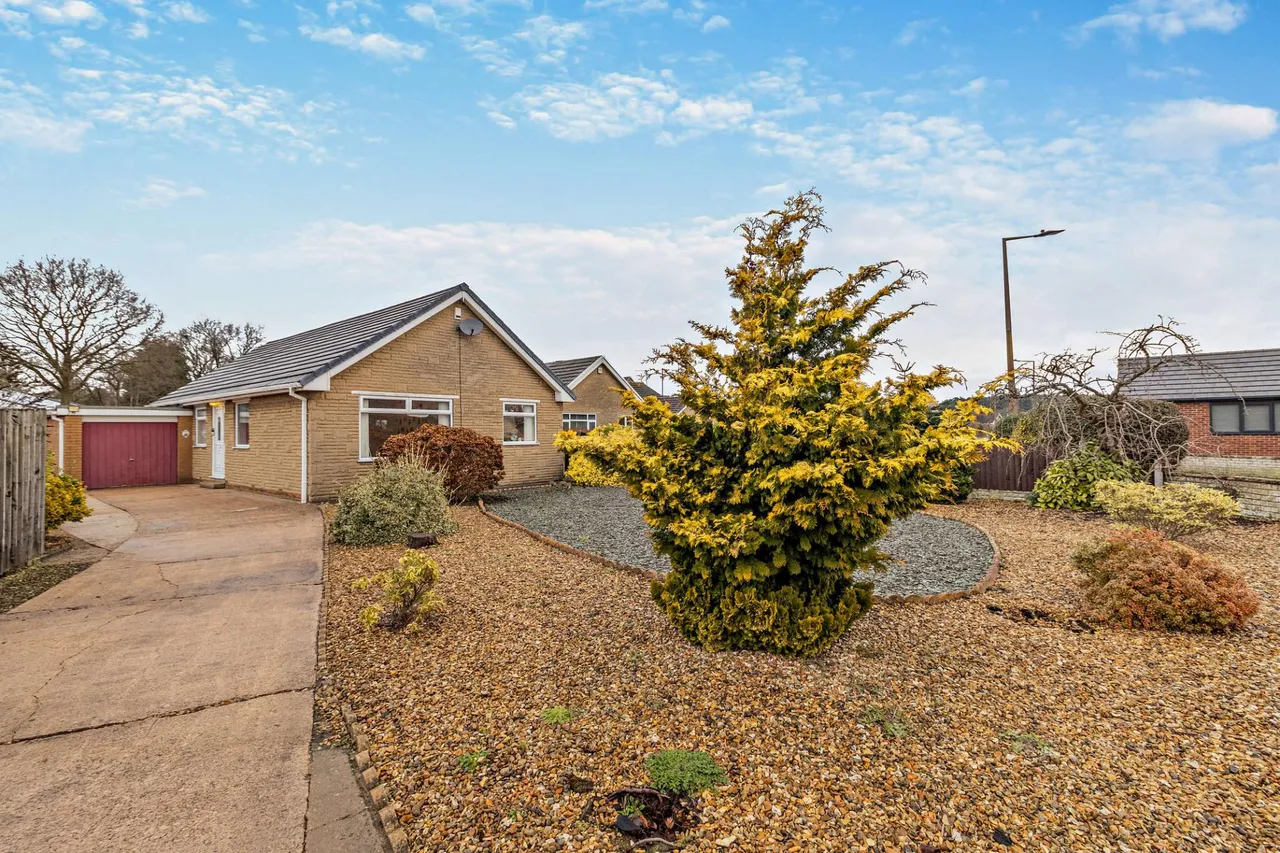 3 bed house for sale, The Close, Branton, DN3