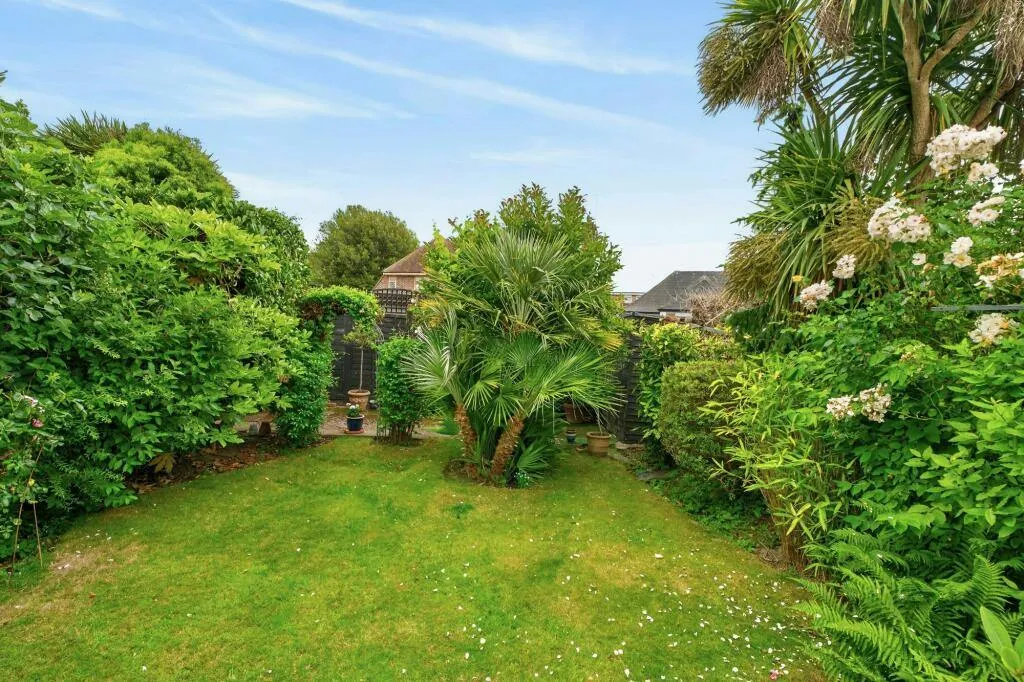 Reigate Road, Worthing, BN11, photo 37