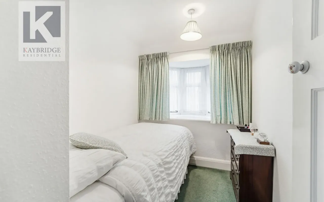 Walsingham Gardens, Epsom, KT19, photo 11