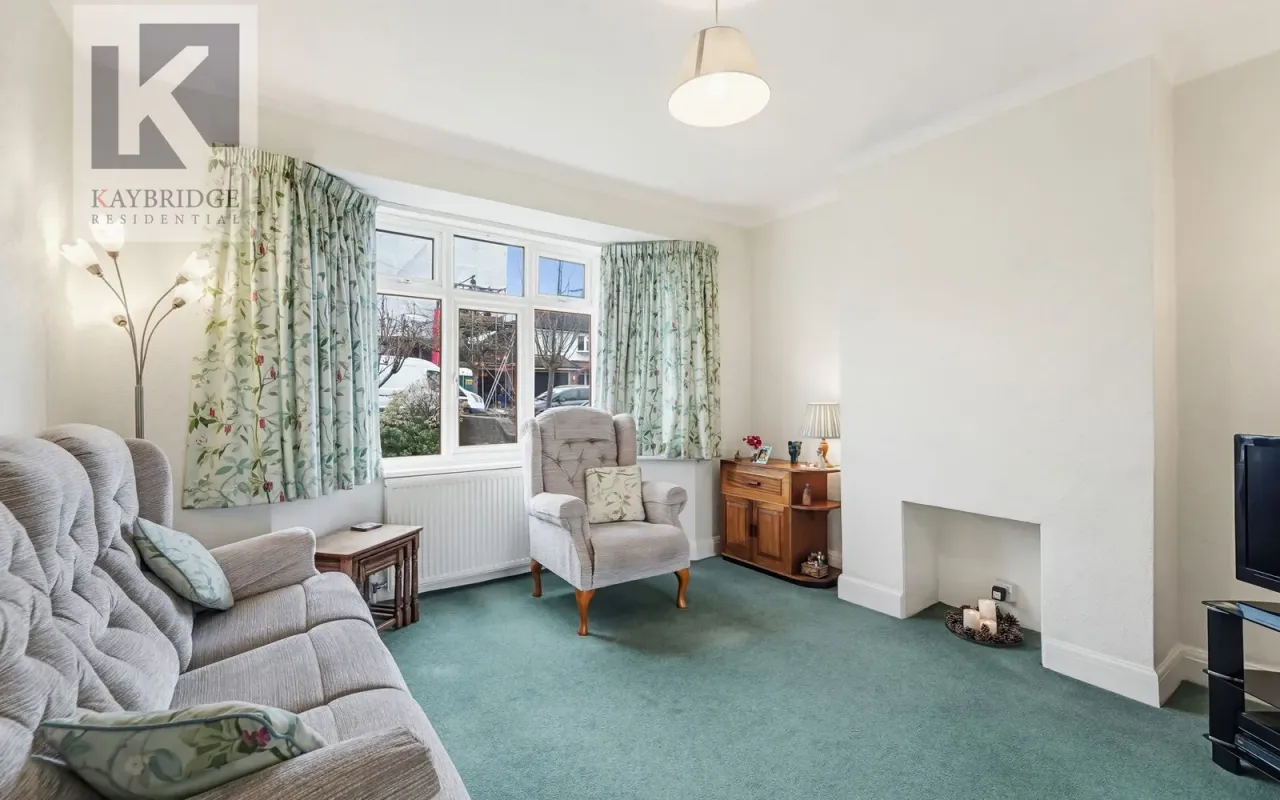 Walsingham Gardens, Epsom, KT19, photo 3
