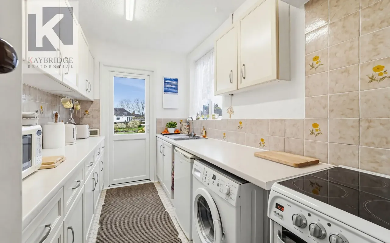 Walsingham Gardens, Epsom, KT19, photo 5