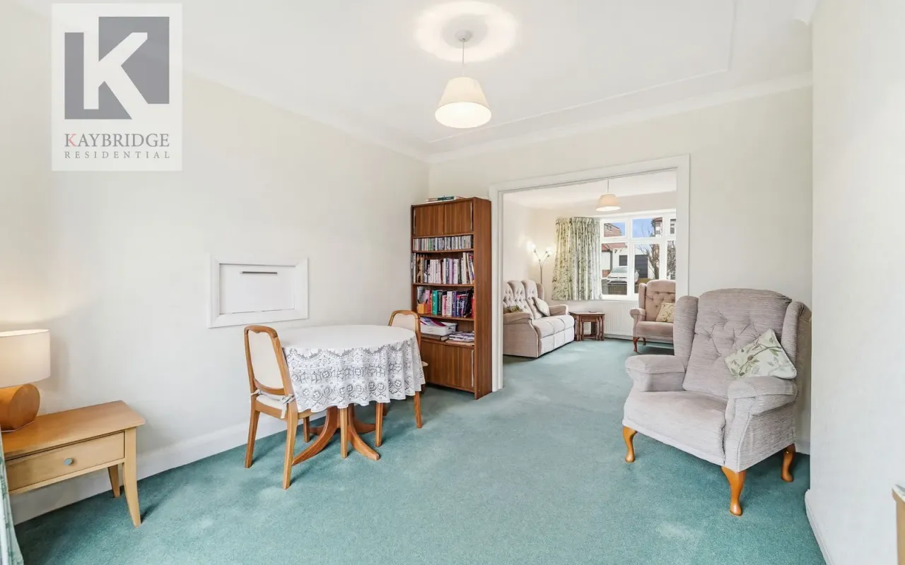 Walsingham Gardens, Epsom, KT19, photo 2