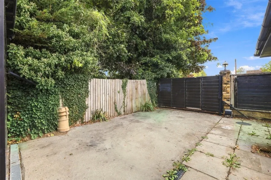 with 3 bedrooms in Fyfield, Ongar, CM5, photo 23