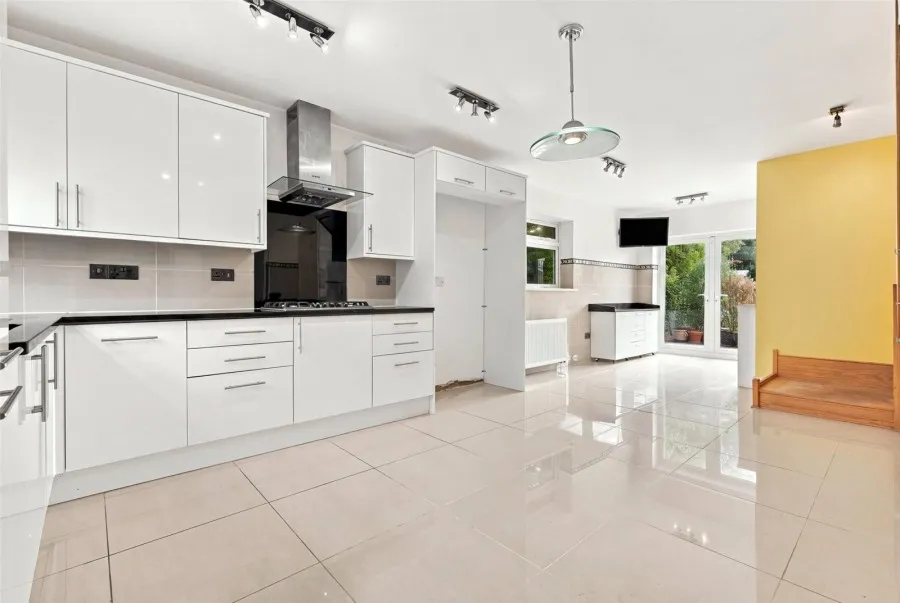 with 3 bedrooms in Fyfield, Ongar, CM5, photo 12