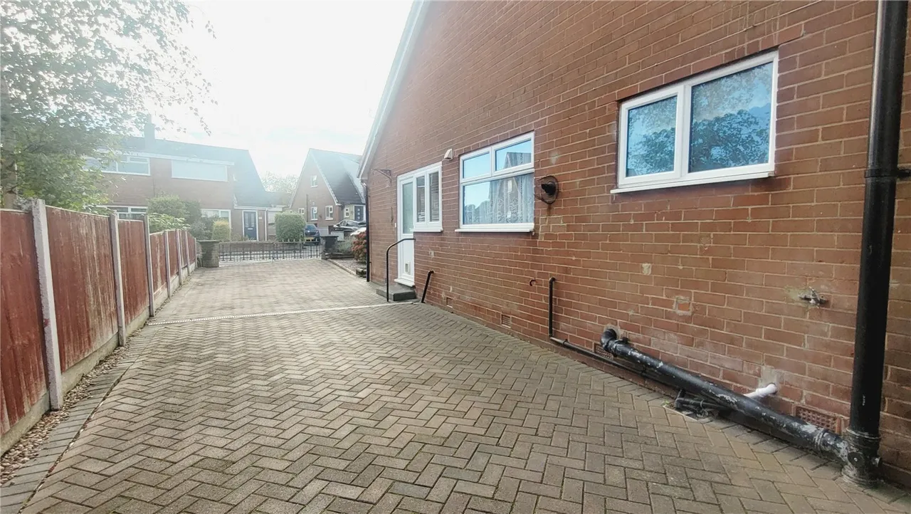 St. Clements Avenue, Farington, PR25, photo 13