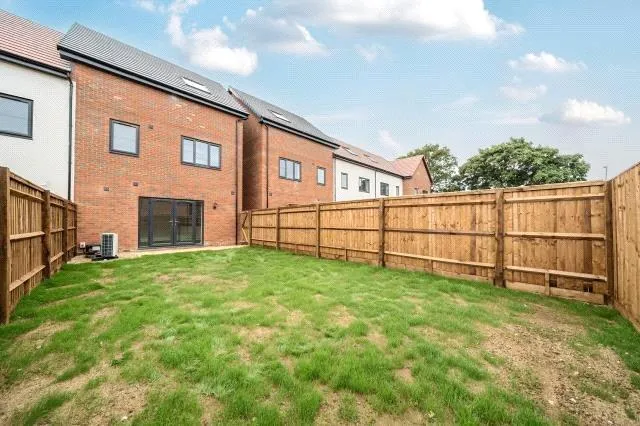 Francis Avenue, Aylesbury, HP21, photo 23