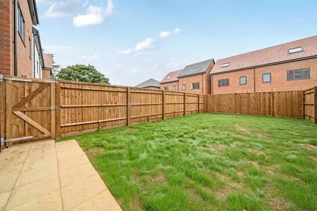Francis Avenue, Aylesbury, HP21, photo 24
