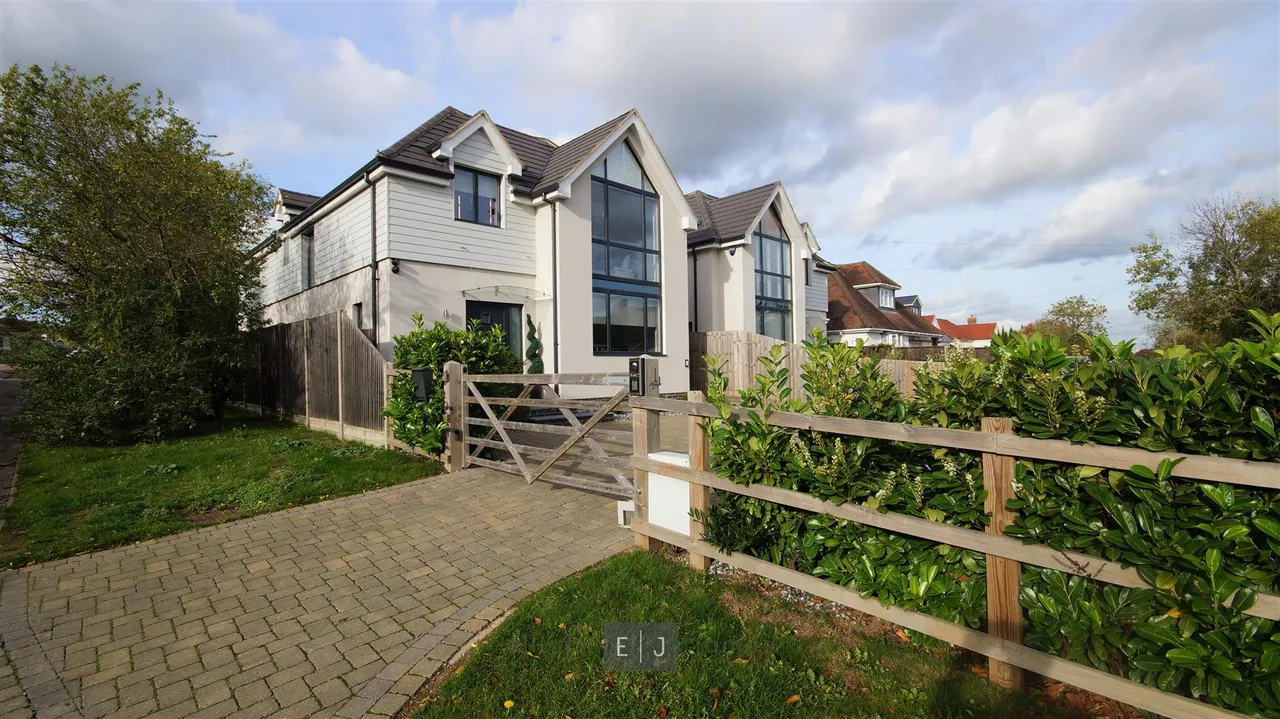 Loughton Lane, Theydon Bois, photo 2