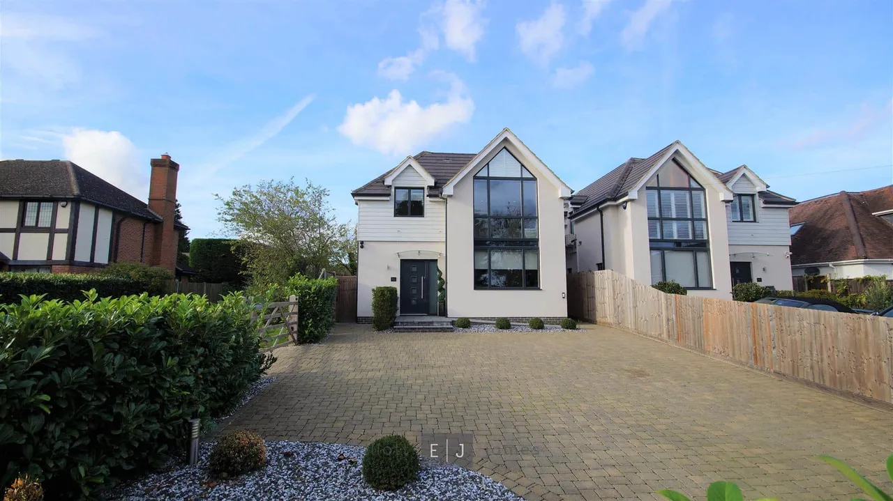 4 bed house for sale — Loughton Lane, Theydon Bois