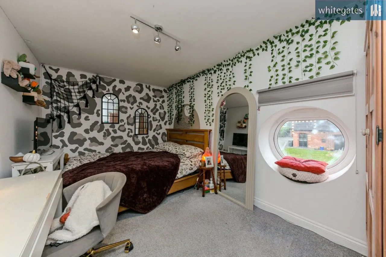 Chorlton Lane, Chorlton, CW2, photo 20