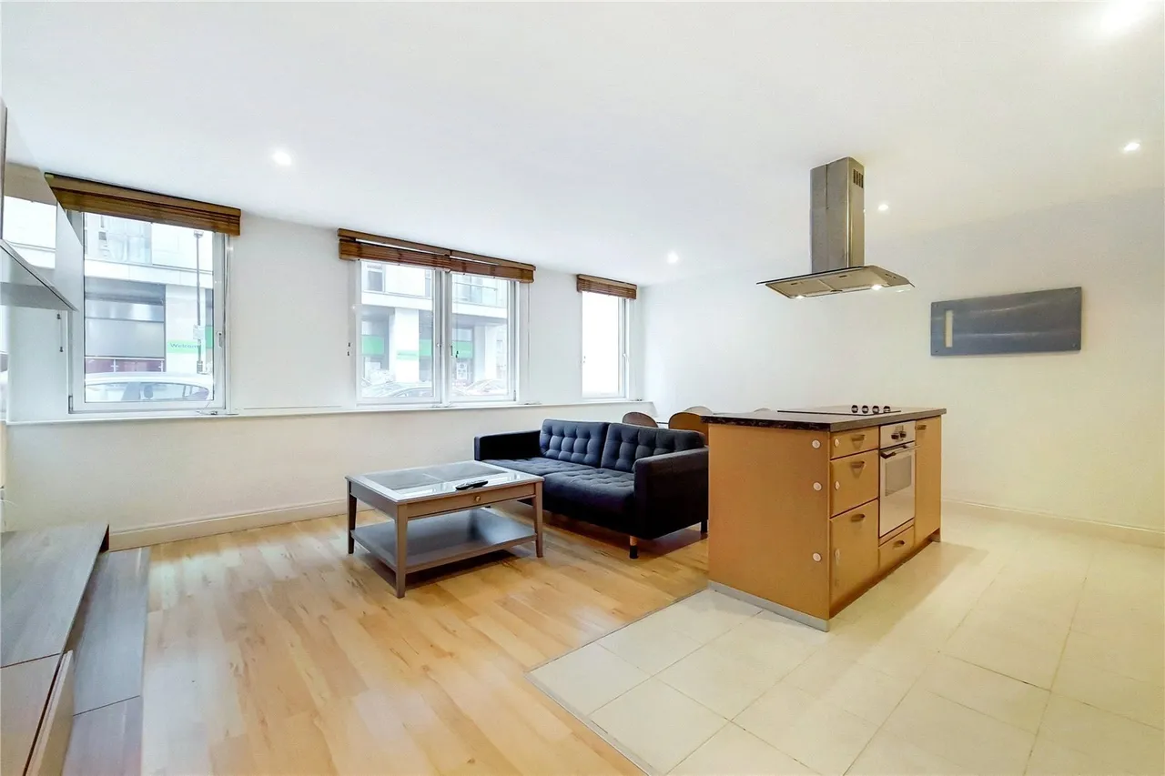2 bed flat to rent, Winchester Road, London, NW3
