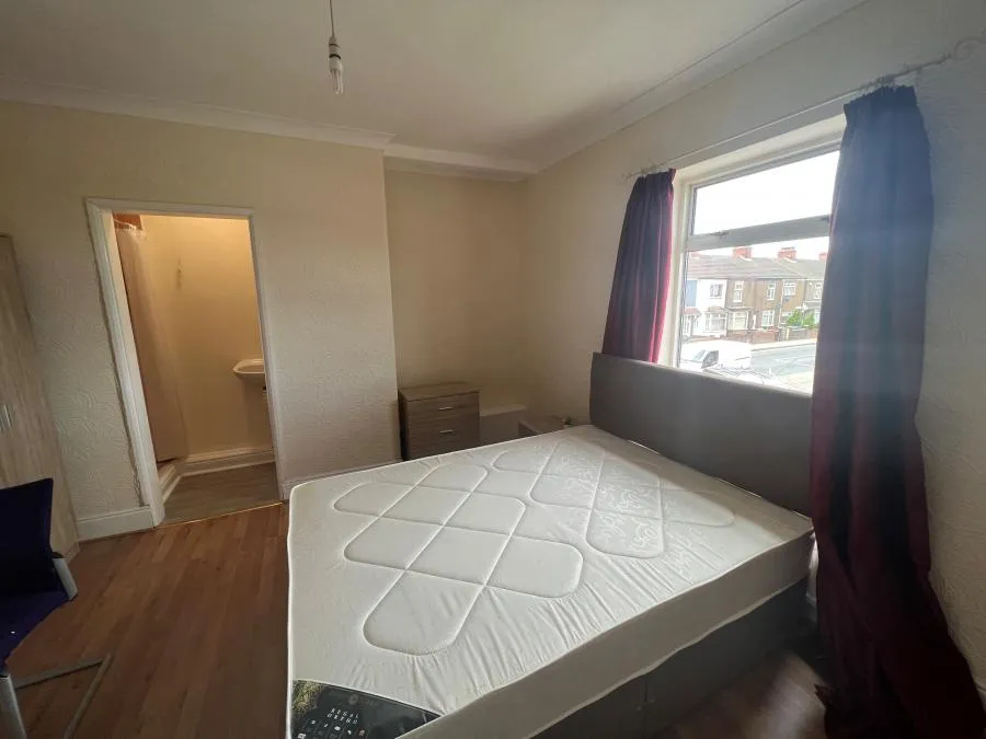 4 bed property to rent, Ladysmith Road, Grimsby, DN32