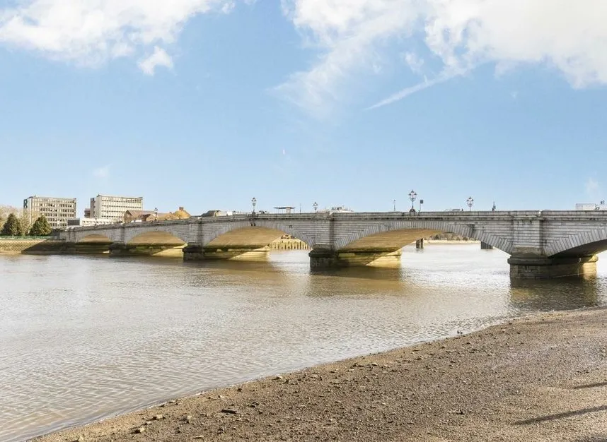 2 bed property for sale, Lower Richmond Road, Putney, SW15