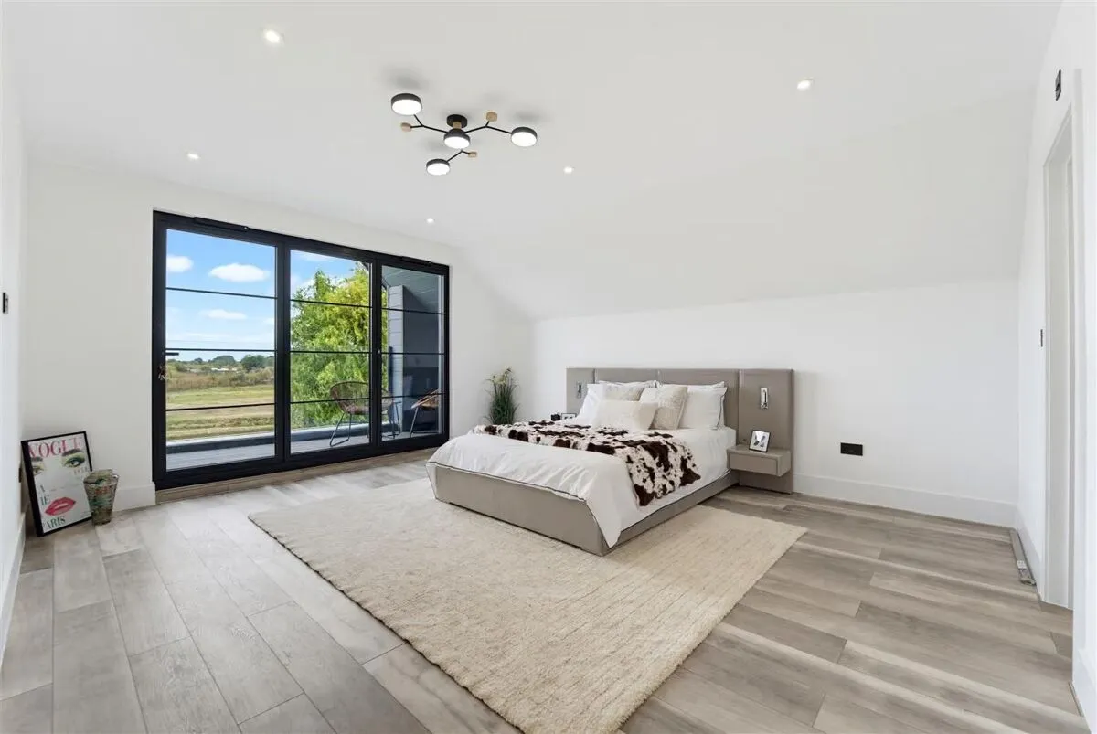 Park Avenue, Wraysbury, TW19, photo 12