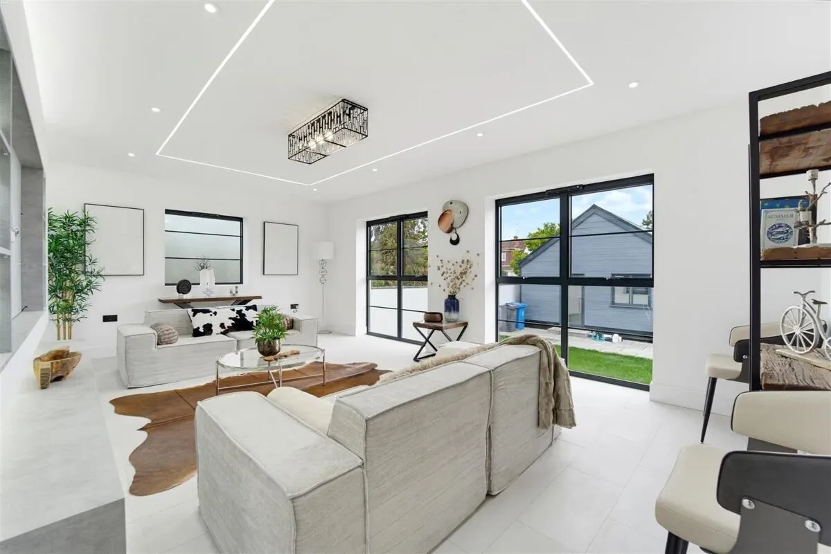 Park Avenue, Wraysbury, TW19, photo 5